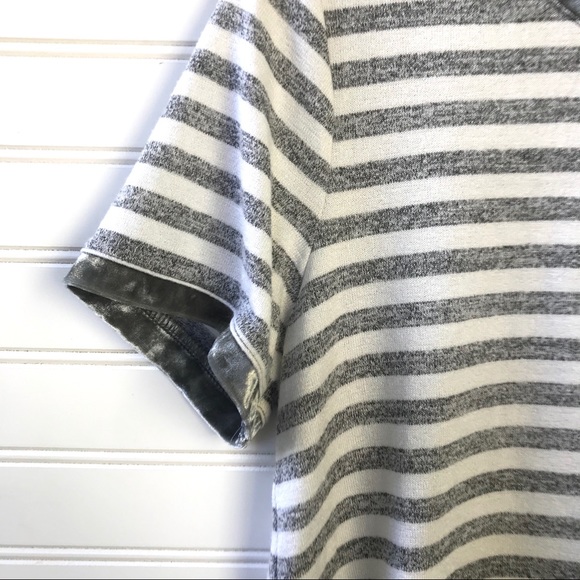 ⭐️ 3 for $25 Gap Stripe Tee - Picture 5 of 6